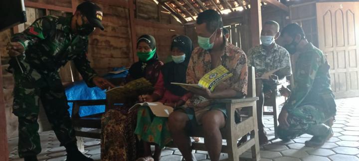  Anggota Satgas TMMD 110 Bojonegoro Ini Jadi Pembimbing Sekolah Lansia
